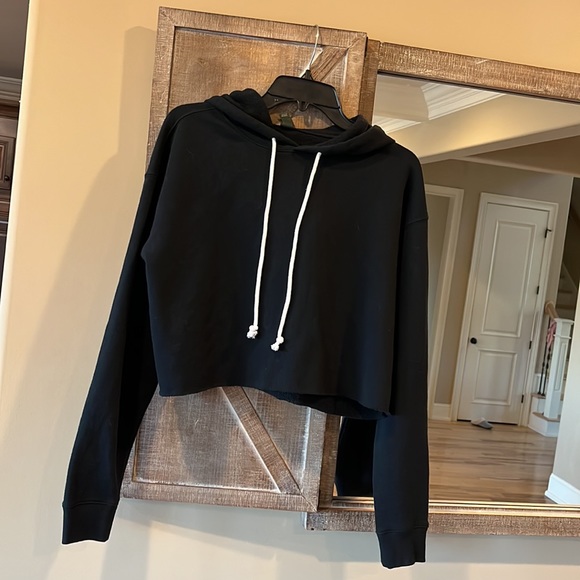 Comfy Cropped Black Hoodie Womens Medium - Picture 3 of 4